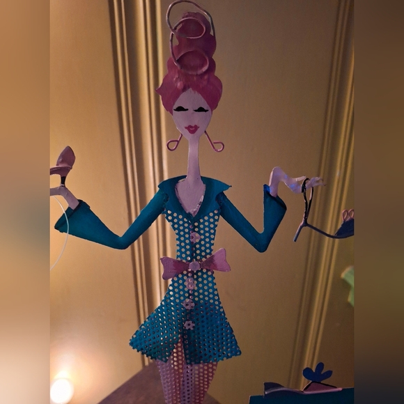 Metal Mesh Jewelry Organizer Glamour Girl Shoe Queen Table Top Stand 14.25"x10" - Picture 6 of 7